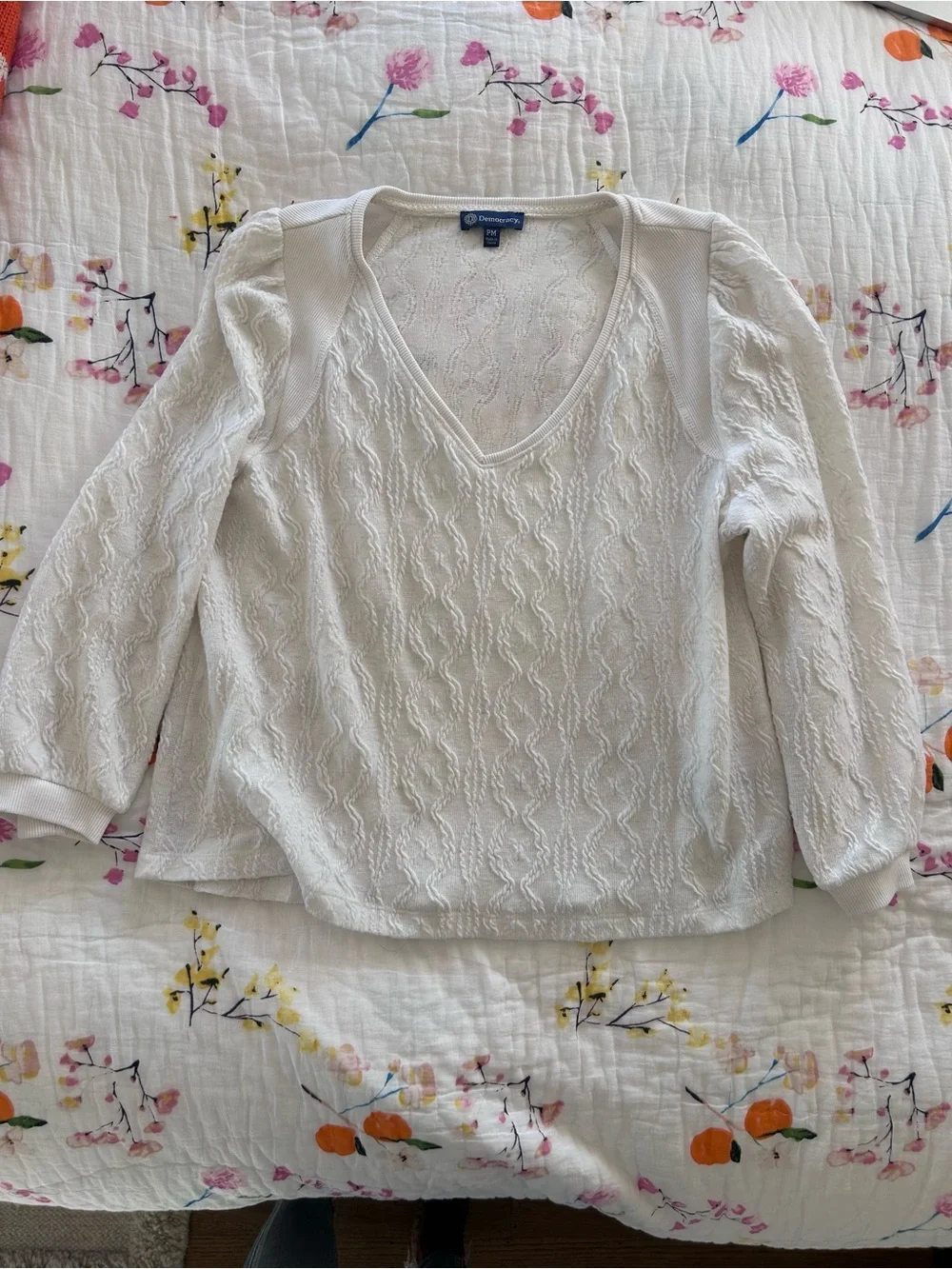 Democracy Ivory Textured V-Neck Split Sleeve Top | Sz PM
